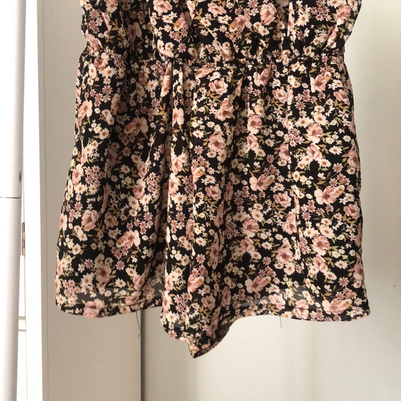 Forever 21 Floral romper - Picture 3 of 5